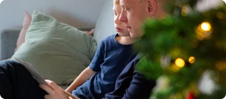 far og søn som en jule sms fra julemanden som er sendt fra julemandens posthus